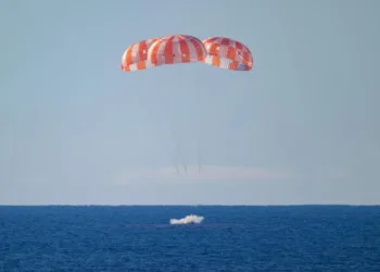 Екіпаж місії Artemis II облетів Місяць і успішно повернувся на Землю