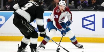 НХЛ: розгромна серія Колорадо триває