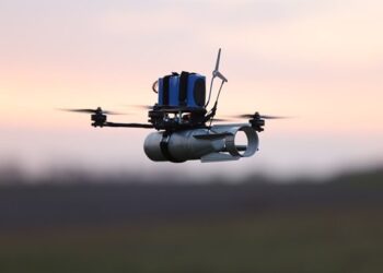 Ворожий дрон атакував Лежине, поранено жінку