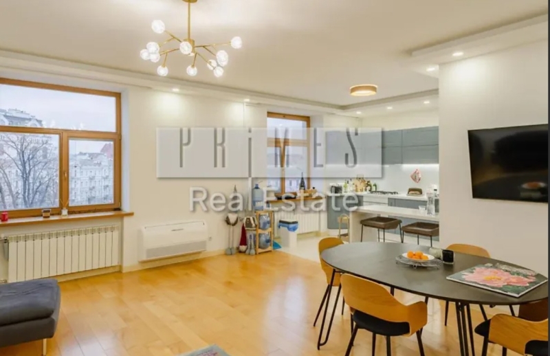 Оренда житла у Києві: який вигляд має квартира за 130 тис. грн з видом на Софійську площу