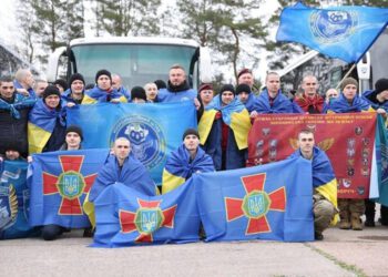 На Батьківщину з ворожого полону повернулися 11 захисників з Дніпропетровщини