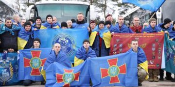 На Батьківщину з ворожого полону повернулися 11 захисників з Дніпропетровщини