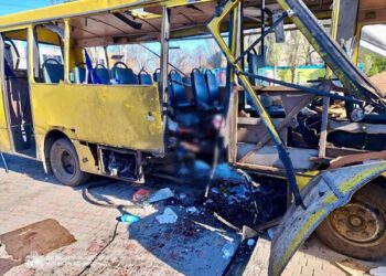 Російські терористи вдарили дроном по міському автобусу: троє людей загинули