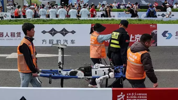 Розігнався і впав. Гуманоїдний робот побив рекорд людини у напівмарафоні