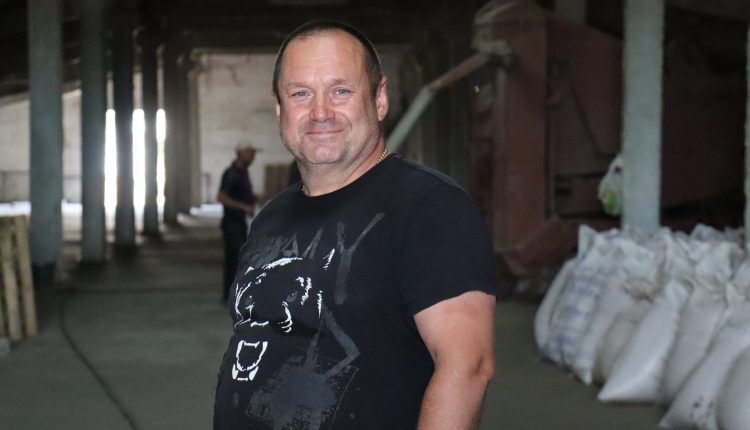 Щороку погода приносить нам несподіване, зараз - холод, - фермер Олександр Чебанов