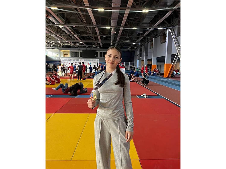 Школярка з Самару стала чемпіонкою України з бойового самбо