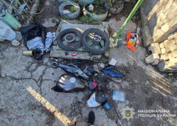 У Дніпрі двоє хлопців викрали мотоцикл та розібрали по частинам