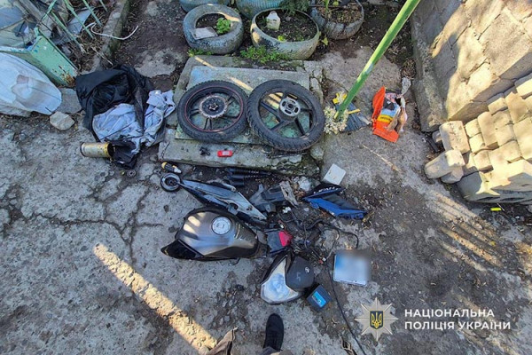 У Дніпрі двоє хлопців викрали мотоцикл та розібрали по частинам