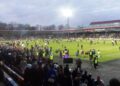 ВІДЕО. Де стюарди? Фанати заполонили поле після матчу Буковина – Динамо