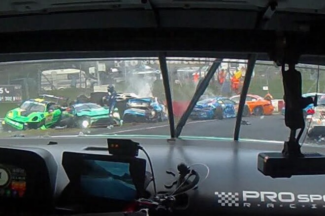 ВІДЕО. Гонку Ферстаппена зупинено через жахливу аварію. Є постраждалі