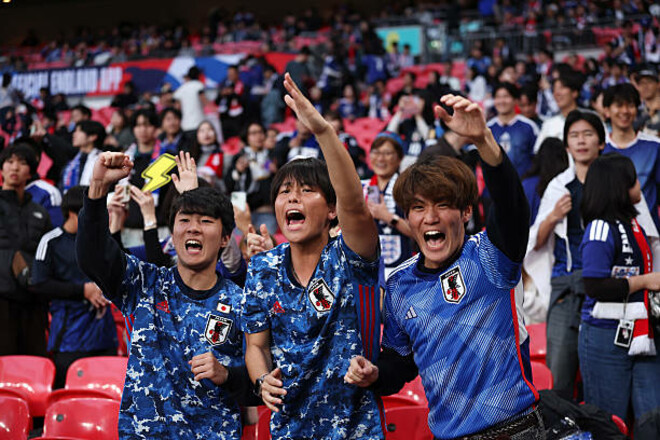 ВІДЕО. Японські вболівальники вразили англійців своїми діями після матчу