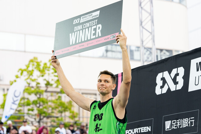 ВІДЕО. Легендарний український баскетболіст виграв дак-контест FIBA