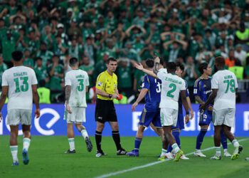 ВІДЕО. У стилі Зідана. Футболіст у фіналі вдарив головою суперника