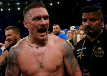 ВІДЕО. Усик показав силу свого удару перед боєм з Верховеном