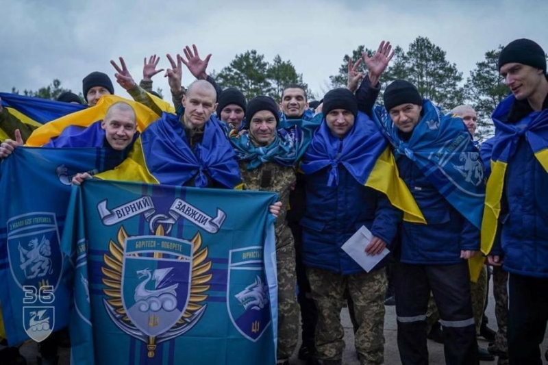 З ворожого полону повернулись морпіхи, - ФОТО