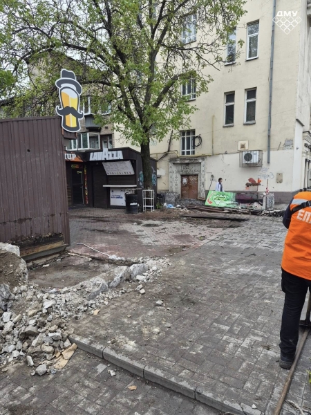 У центрі Запоріжжя прибрали два незаконних МАФи