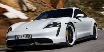 Porsche призупиняє виробництво Taycan