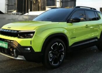 Найдешевший кросовер Jeep показали наживо до дебюту