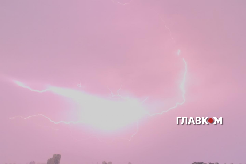 Київ накрила негода (фото, відео)