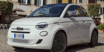 FIAT повертає моду на маленькі кабріолети: представлено новий 500 Dolcevita (ФОТО)