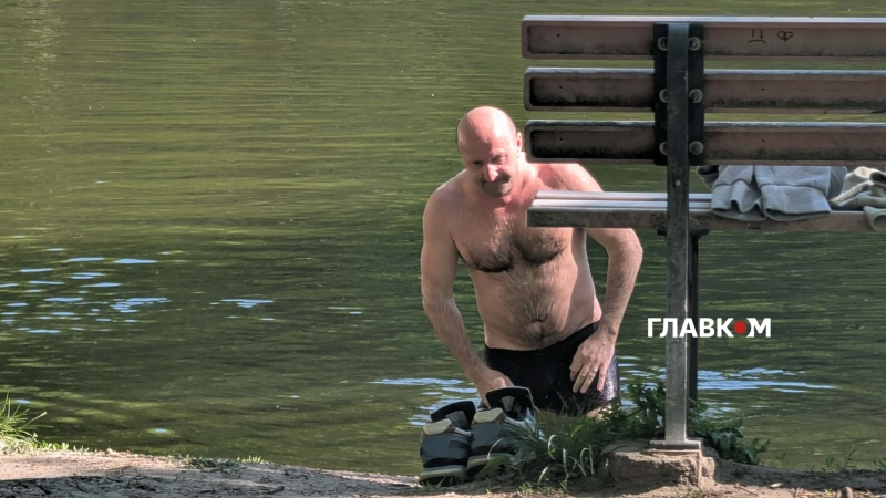 У Києві відкрито пляжний сезон, люди масово ринулись до водойм (фоторепортаж)