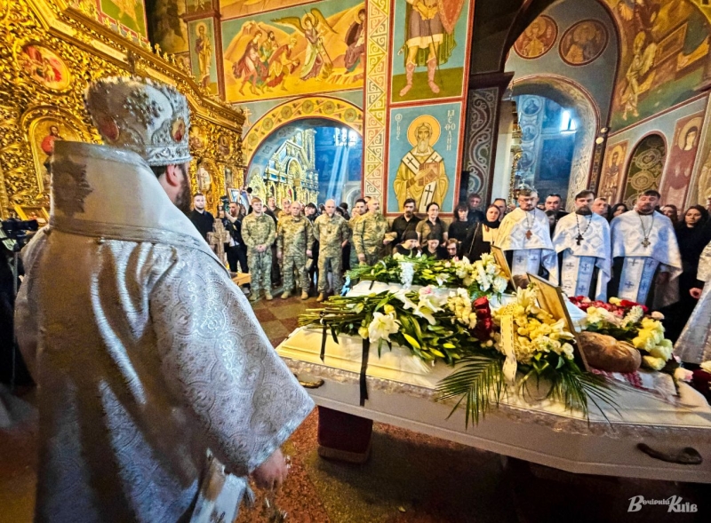 Київ попрощався з доньками полеглого захисника, яких вбила російська ракета 14 травня (фото)