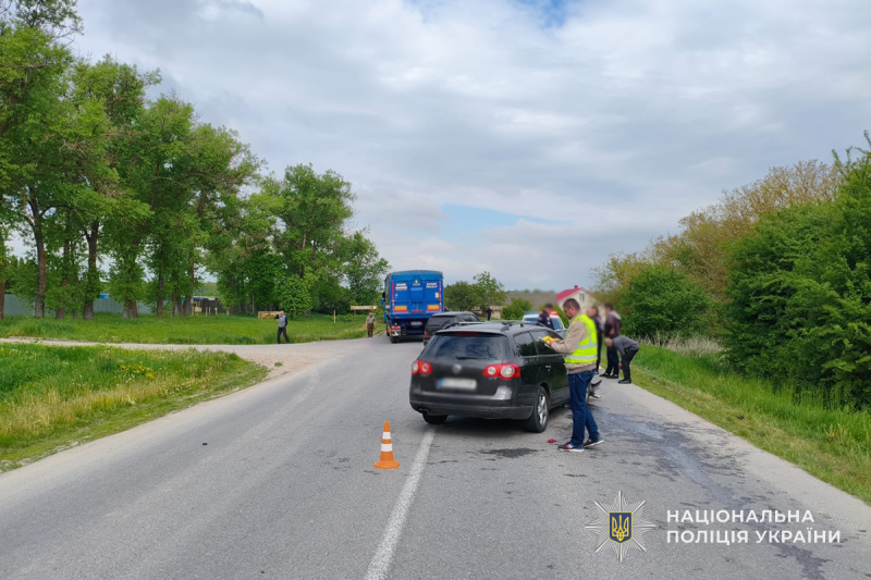 Кривава ДТП на Тернопільщині: водій Volkswagen Passat зіткнувся з вантажівкою