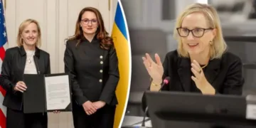 Посол США Джулі Девіс відмовилася бути “обличчям” політики Трампа щодо України: які будуть наслідки