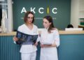 Сучасна реабілітація для дорослих та дітей у Хмельницькому — шлях до життя без болю разом із центром АКСІС
