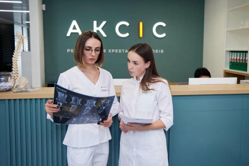 Сучасна реабілітація для дорослих та дітей у Хмельницькому — шлях до життя без болю разом із центром АКСІС