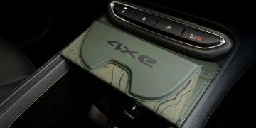 Jeep Avenger (2026): М’який пластик замість «барабанного» та трохи більше камер