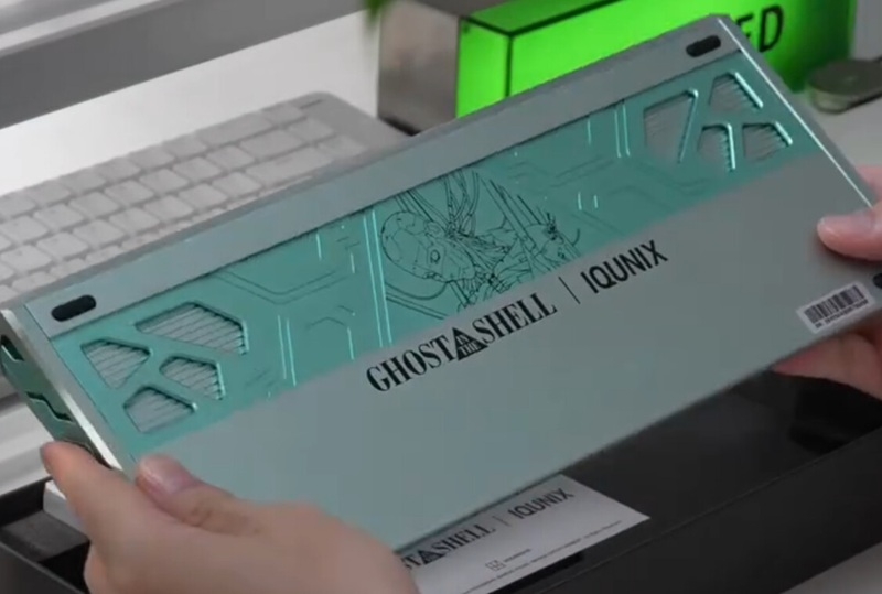 IQUNIX представила кастомні геймерські клавіатури EV63 для фанатів аніме Ghost in the Shell