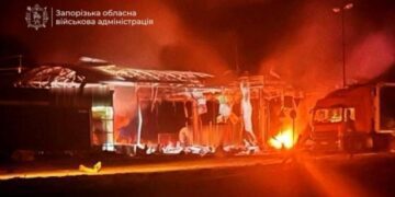У Запоріжжі ворожий БПЛА атакував автозаправку: виникла пожежа