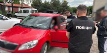 На Прикарпатті затримали держвиконавицю, яка за 3 тисяч доларів хабаря “списала” півмільйонний борг по аліментах