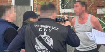 У Харкові затримали чиновника напідпитку з грошима за землю