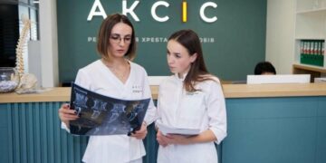 Сучасна реабілітація для дорослих та дітей у Хмельницькому — шлях до життя без болю разом із центром АКСІС