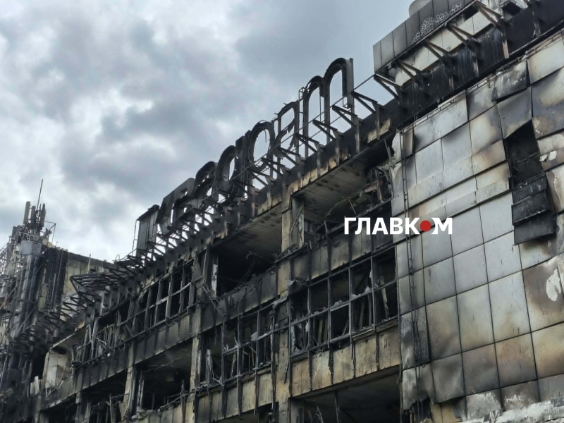 Знищені ринок та ТРЦ: як Лук'янівка оговтується після жахливого удару РФ. Фоторепортаж