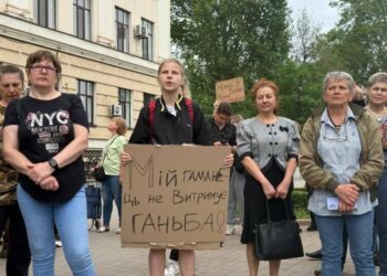 «Ми платимо – ми вирішуємо»:  як у Запоріжжі мітингували проти підвищення тарифів на проїзд