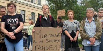 «Ми платимо – ми вирішуємо»:  як у Запоріжжі мітингували проти підвищення тарифів на проїзд