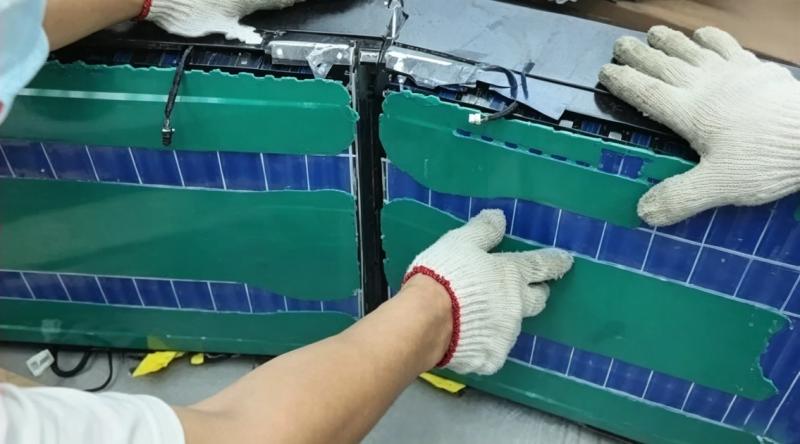 "Болгарка" проти BYD: як блогери 8 годин намагалися розібрати Blade Battery нового покоління