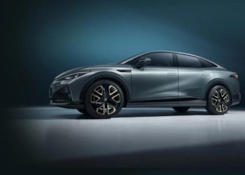 Volkswagen ID. Unyx 07: німецький шильдик із китайськими технологіями та трьома екранами