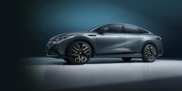 Volkswagen ID. Unyx 07: німецький шильдик із китайськими технологіями та трьома екранами