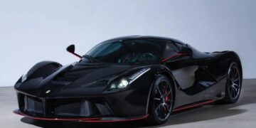 Майже новий гіперкар Ferrari LaFerrari від зірки Формули-1 продають за 5 млн євро (ФОТО)