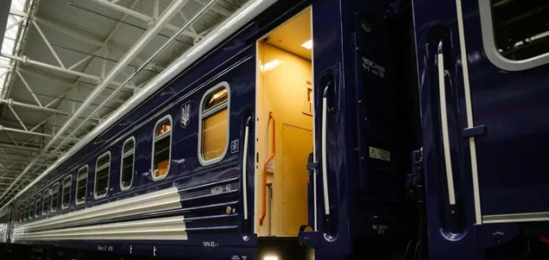 Сталися суттєві затримки і зміни у русі поїздів на Дніпропетровщині через ворожу атаку