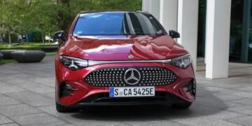 Найдешевший седан Mercedes показали наживо (ФОТО)