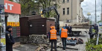 У центрі Запоріжжя прибрали два незаконних МАФи