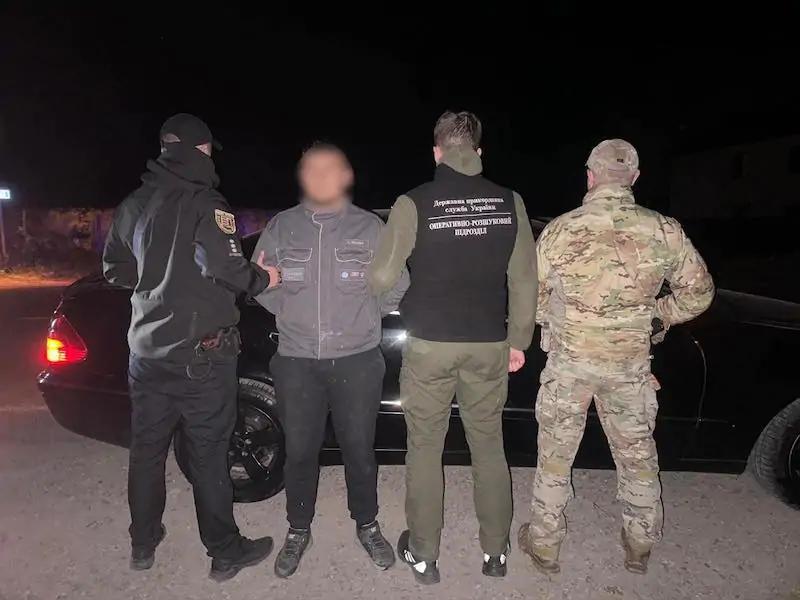 Канали втечі через Тису: прикордонники викрили схему переправлення ухилянтів до Румунії (ФОТО)