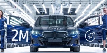 BMW випустила двохмільйонний електромобіль