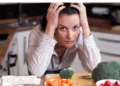 П’ять продуктів, які руйнують нервову систему: що варто знати