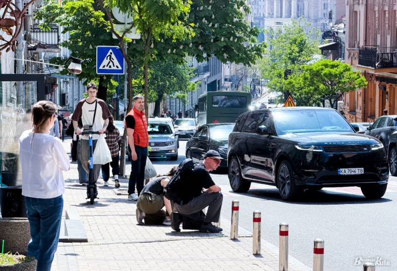 Київ попрощався з доньками полеглого захисника, яких вбила російська ракета 14 травня (фото)